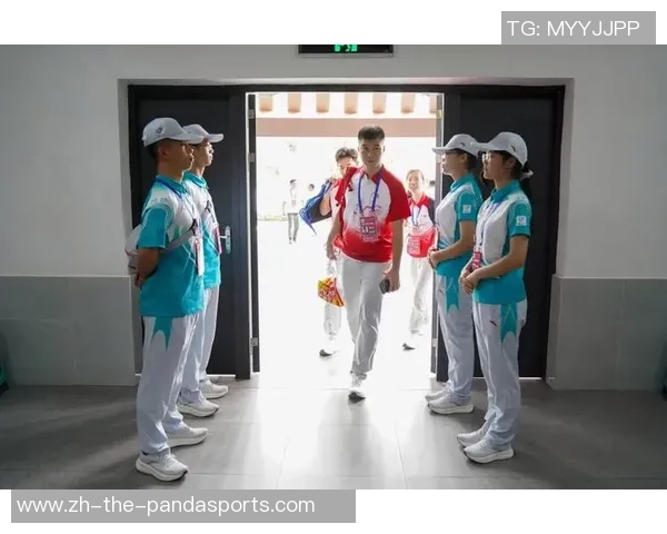 “奔驰江淮”城市马拉松赛（蚌埠站）收官 千余名青年志愿者护航